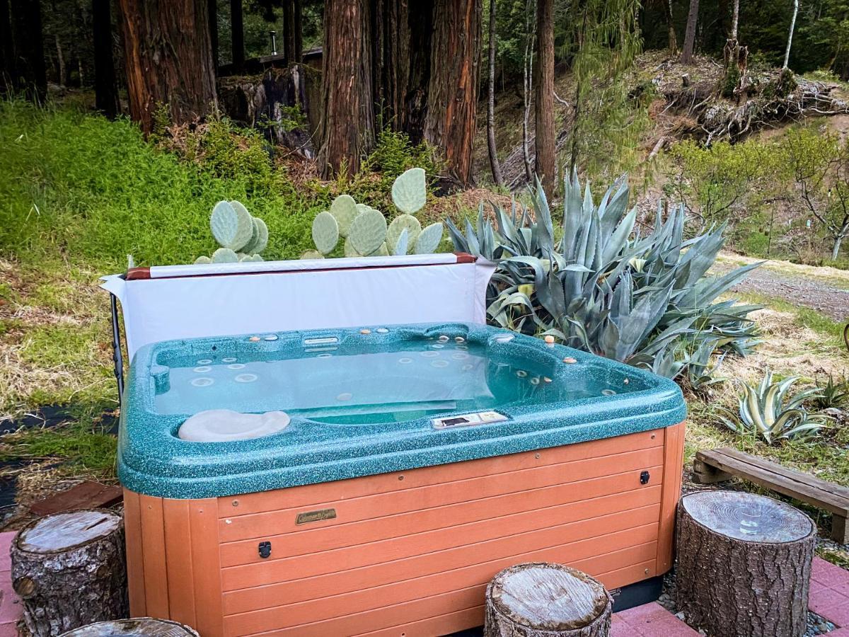 Glamping In The Redwoods With A Hot Tub! Hotel Garberville Bagian luar foto