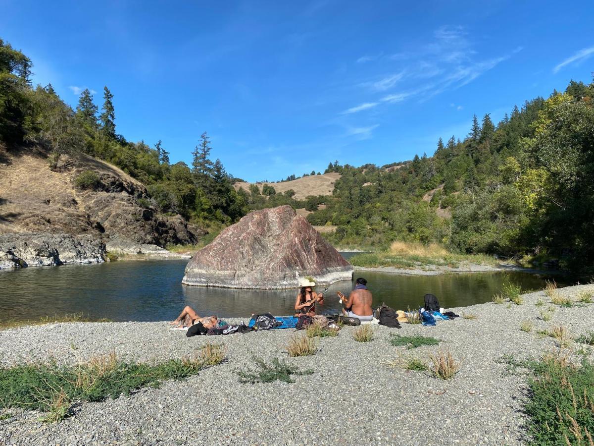 Glamping In The Redwoods With A Hot Tub! Hotel Garberville Bagian luar foto