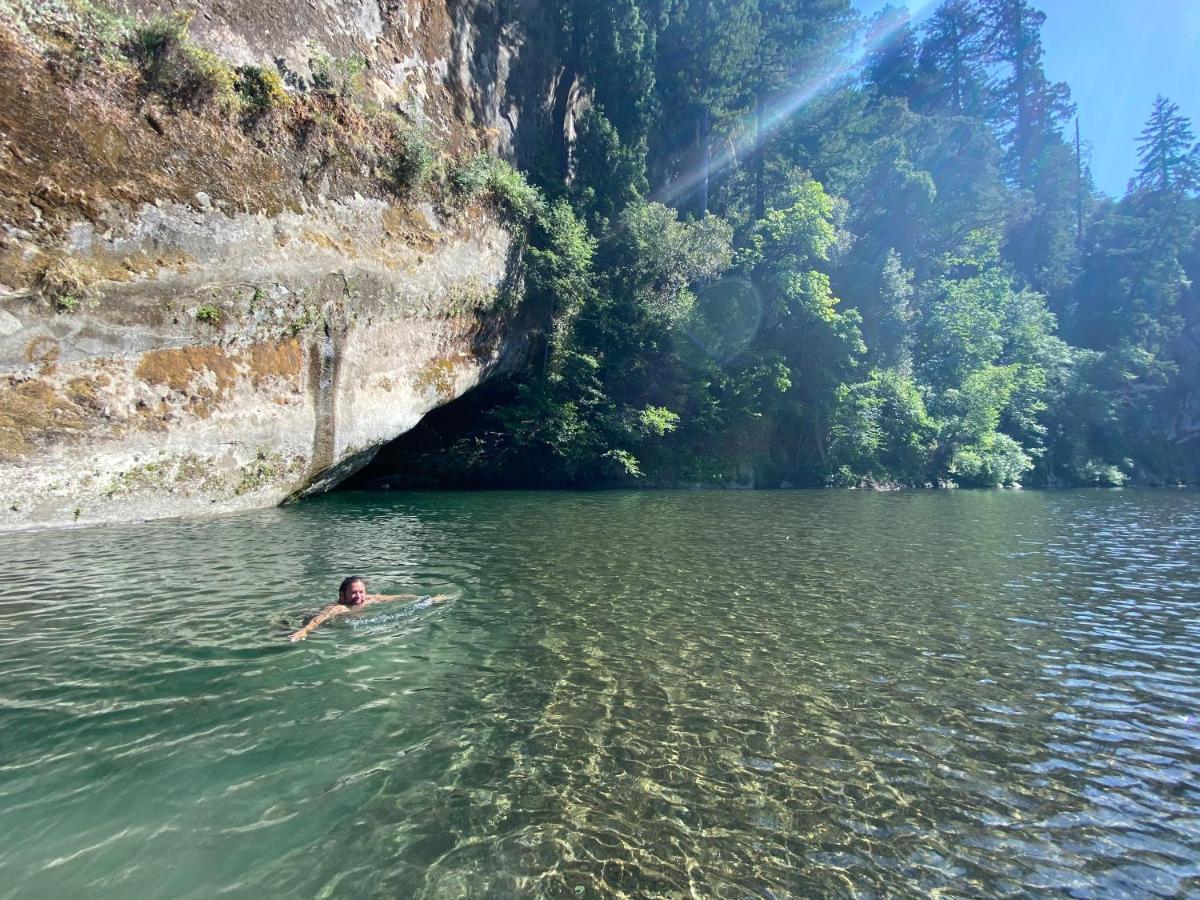 Glamping In The Redwoods With A Hot Tub! Hotel Garberville Bagian luar foto